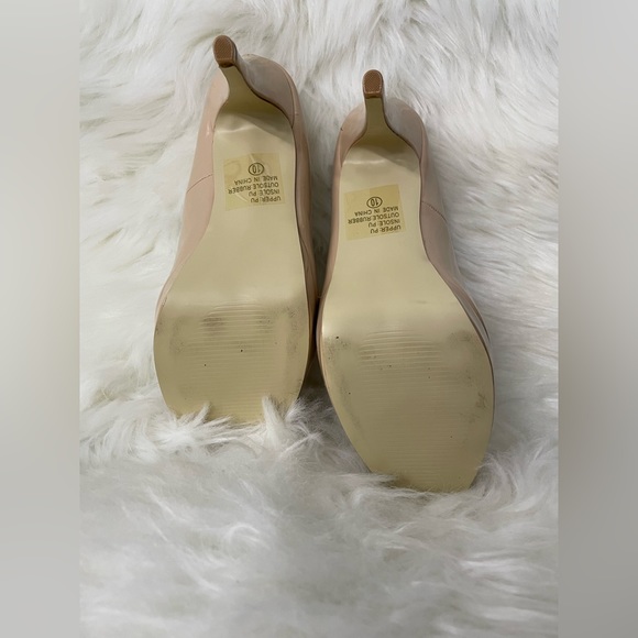 Brinkley C. Nude 4 1/2 inch heels. Size 10 - Picture 5 of 9